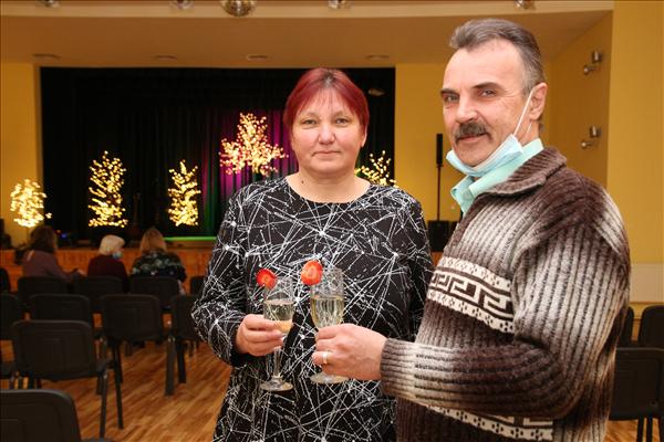 “Kaut kur jau tie cimdi ir uzadīti”