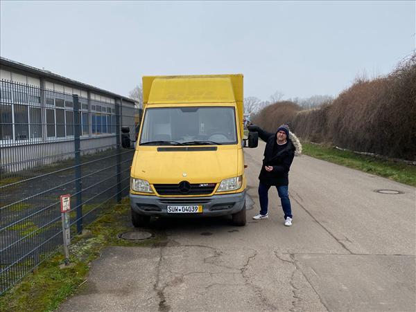 Ceļā pošas izbraukuma busiņš “Škladu burgers”