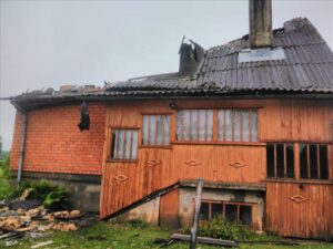 Zibens iesper vairākās ēkās