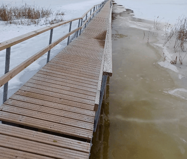 Uz laiku slēdz Viļakas pontonu tiltu