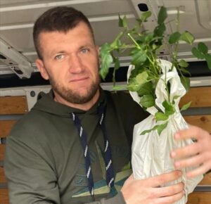 Tas būs sāpīgi skaists rožu stāsts…