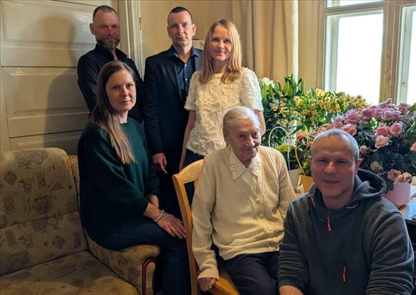Savs gadsimts tikai retam dots. Veronikai – 100!