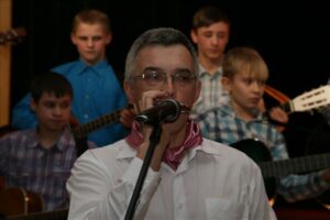 Uz skatuves – tikai vīrieši