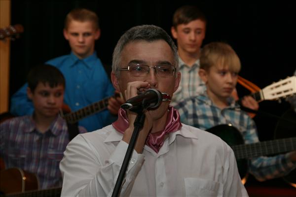 Uz skatuves – tikai vīrieši