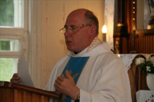 Svētajā Misē piedalās četrpadsmit priesteri