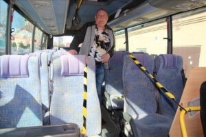 Iezīmē pasažieru vietas autobusos