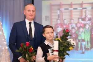 Apbalvo gada laureātus sportā