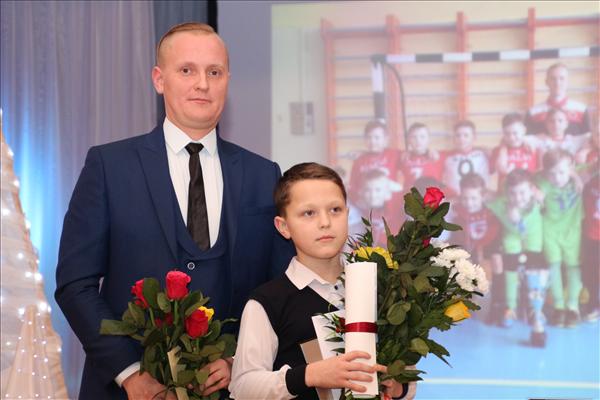Apbalvo gada laureātus sportā