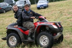 Cīņu dienas Medņu dubļu trasēs
