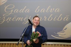 Apbalvo darba rūķus