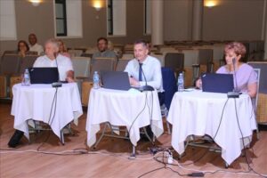 Iesāk ar plūdiem, pabeidz ar simtgades karstumu