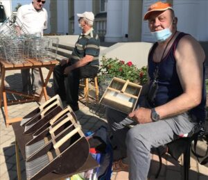 Apmierināti pārdevēji un pircēji