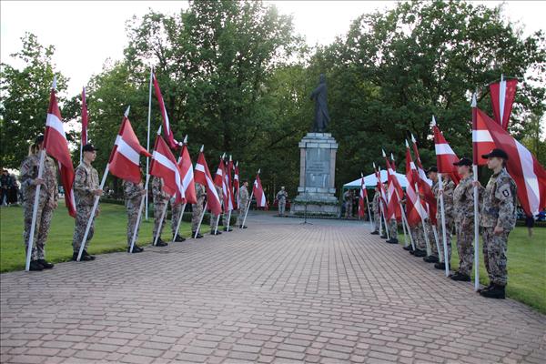 Latgales partizānu pulkam 100