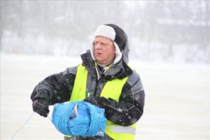 Ezerā izurbj vismaz pusotru tūkstoti āliņģu