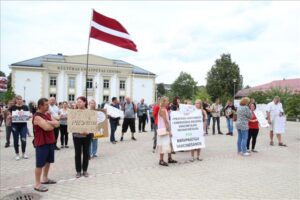 “Ļaujiet mums izvēlēties!”