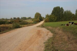 Remonti noslēgušies, bet mašīnas grāvjos