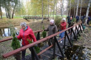 Baltinavā iestāda kociņus Mīlestības saliņā