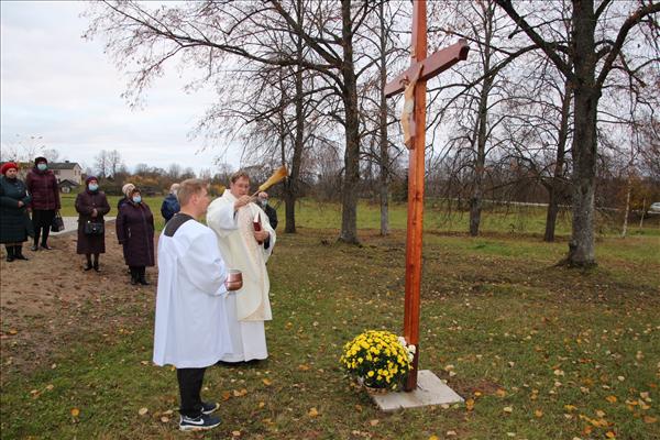 Rugāju pusē iesvēta divus krustus