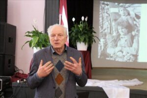“Nākotne ir mūsu plecos”