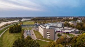 Daugavpils Universitāte kļūst par digitālās izaugsmes dzinējspēku – uzņēmumiem piedāvā bezmaksas digitālo prasmju apmācības