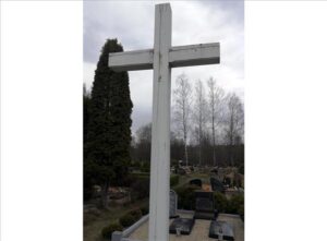 No lielā krusta pazudusi Jēzus Kristus figūra